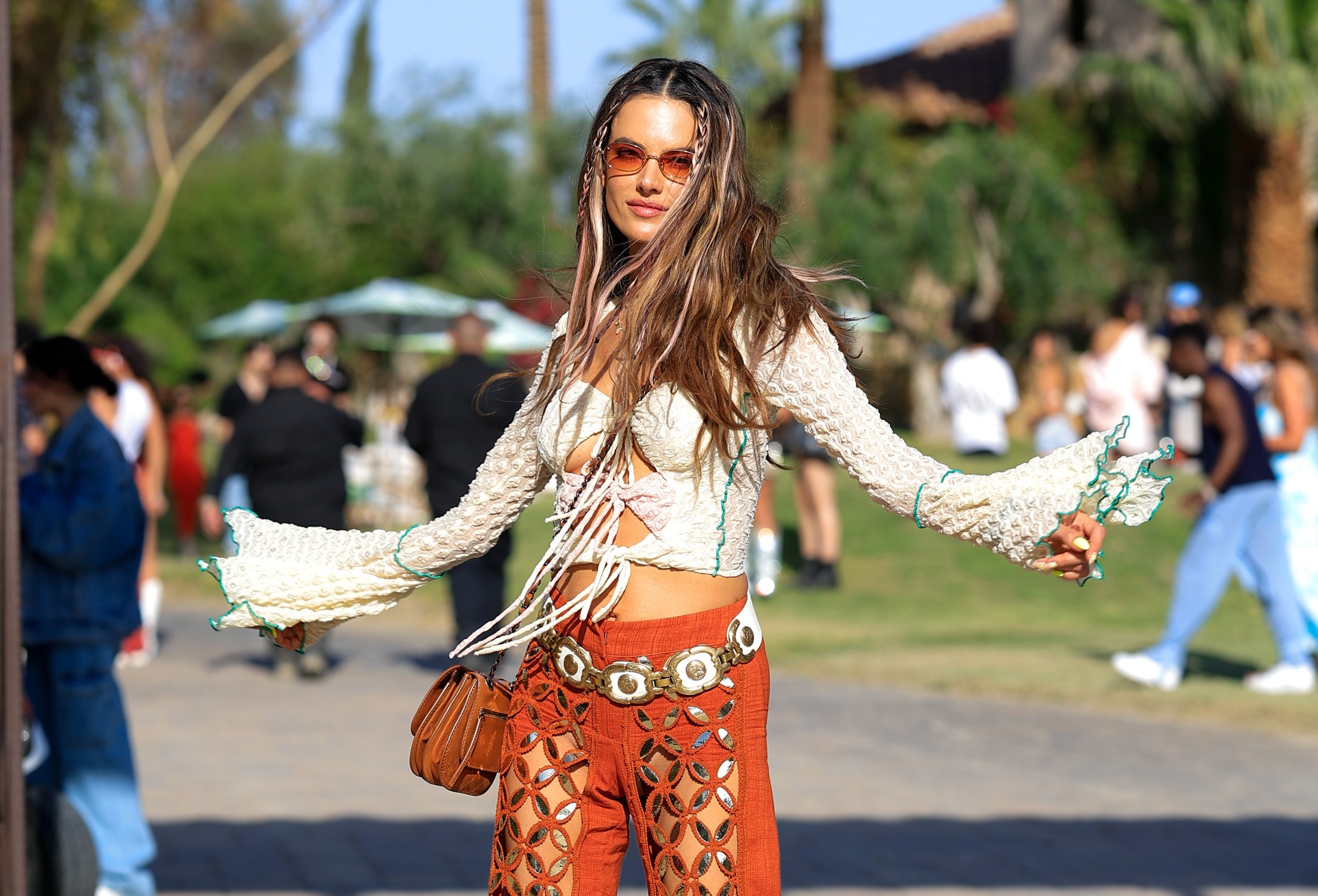 Alessandra Ambrosio_Coachella festival_crop