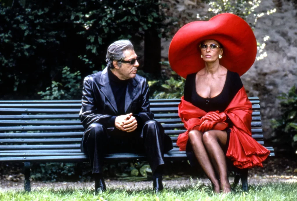 Marcello Mastroianni and Sophia Loren in Prêt-à-Porter.Courtesy of Everett Collection