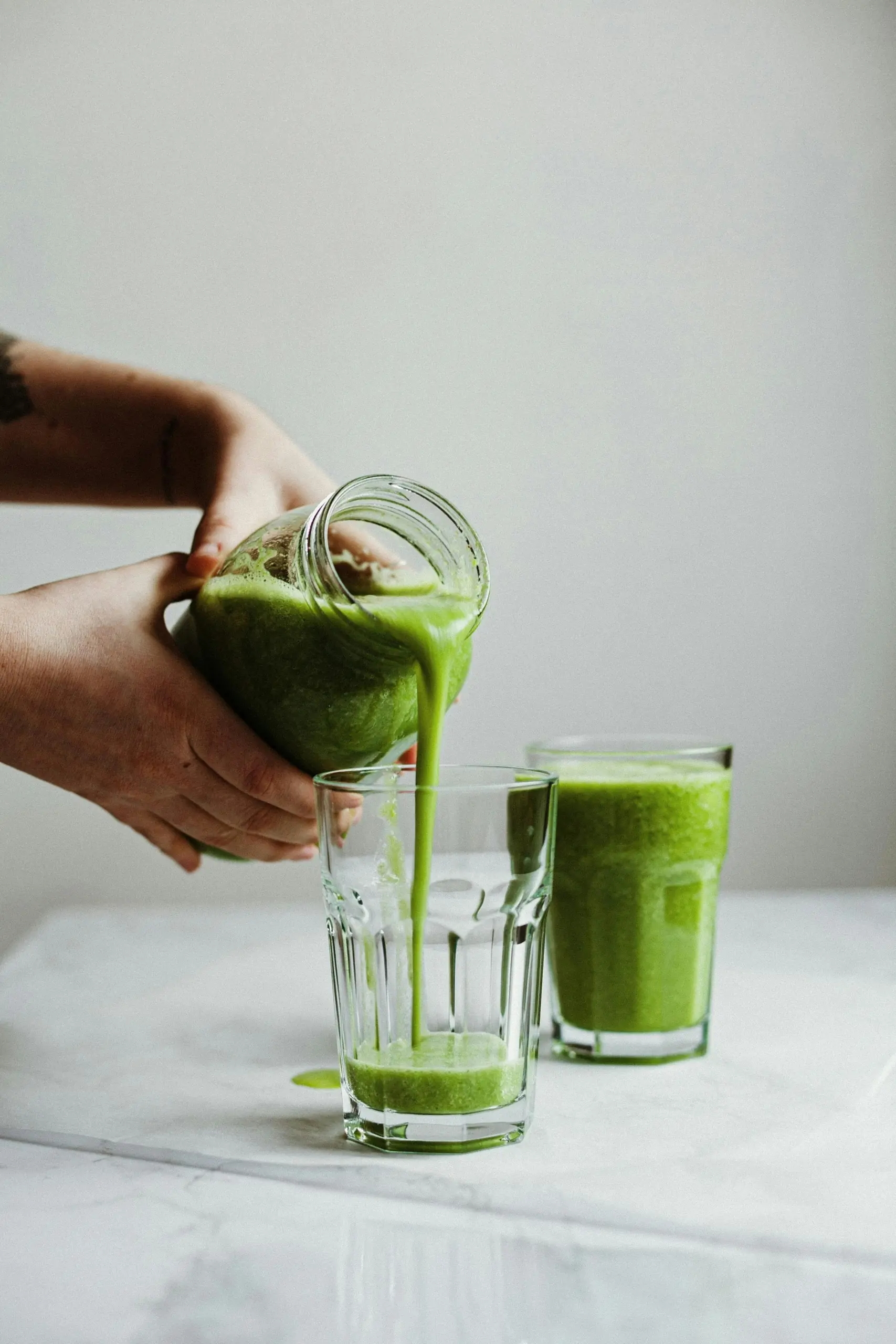 zeleni jutarnji zdravi smoothie s mikroalgama