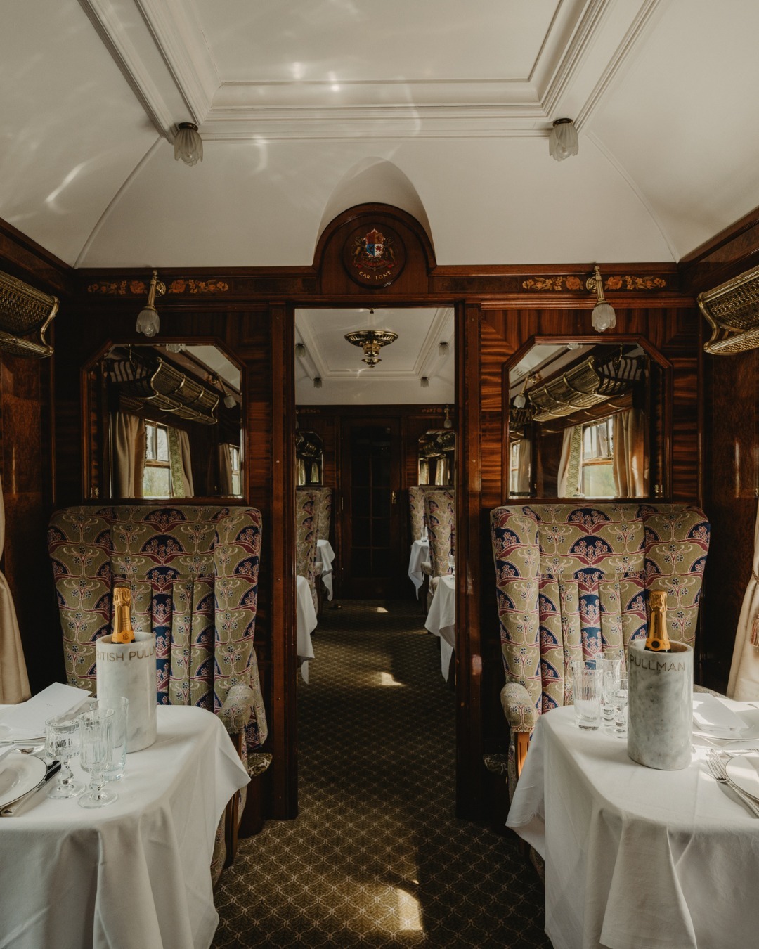 Belmond British Pullman restoran i šampanjac