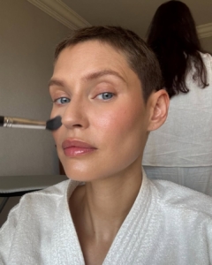 model Bianca Balti nanosi makeup na lice