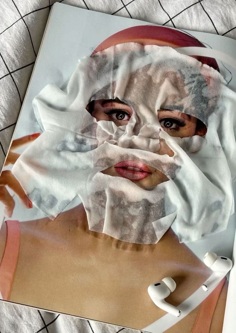 žensko lice prekriveno maskom za nejgu kože