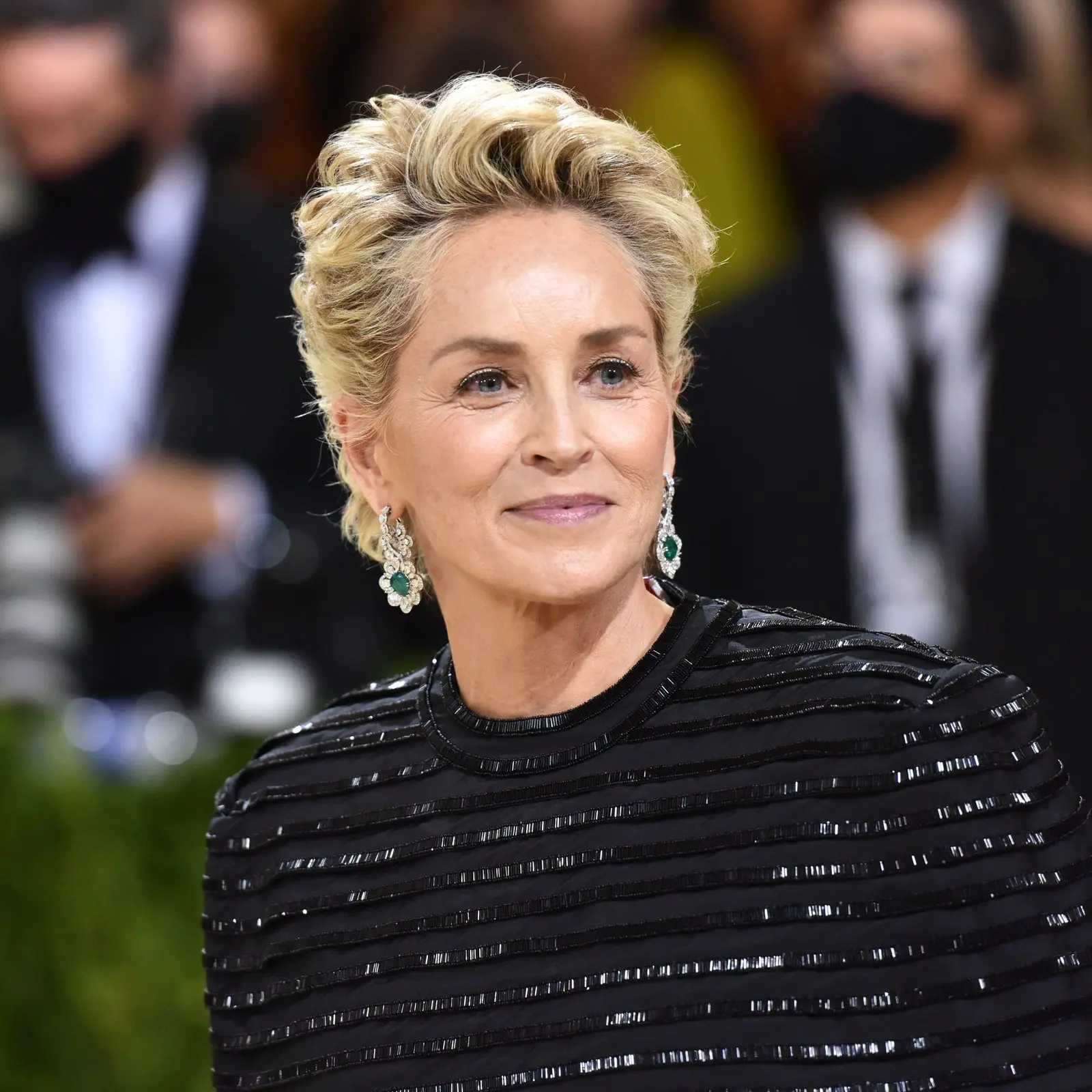 Sharon Stone s kratkom kosom punom volumena