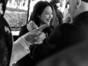 V zakulisju z Jennie v glavni vlogi v Chanel Pre-Fall/Winter 2025–26 kampanji