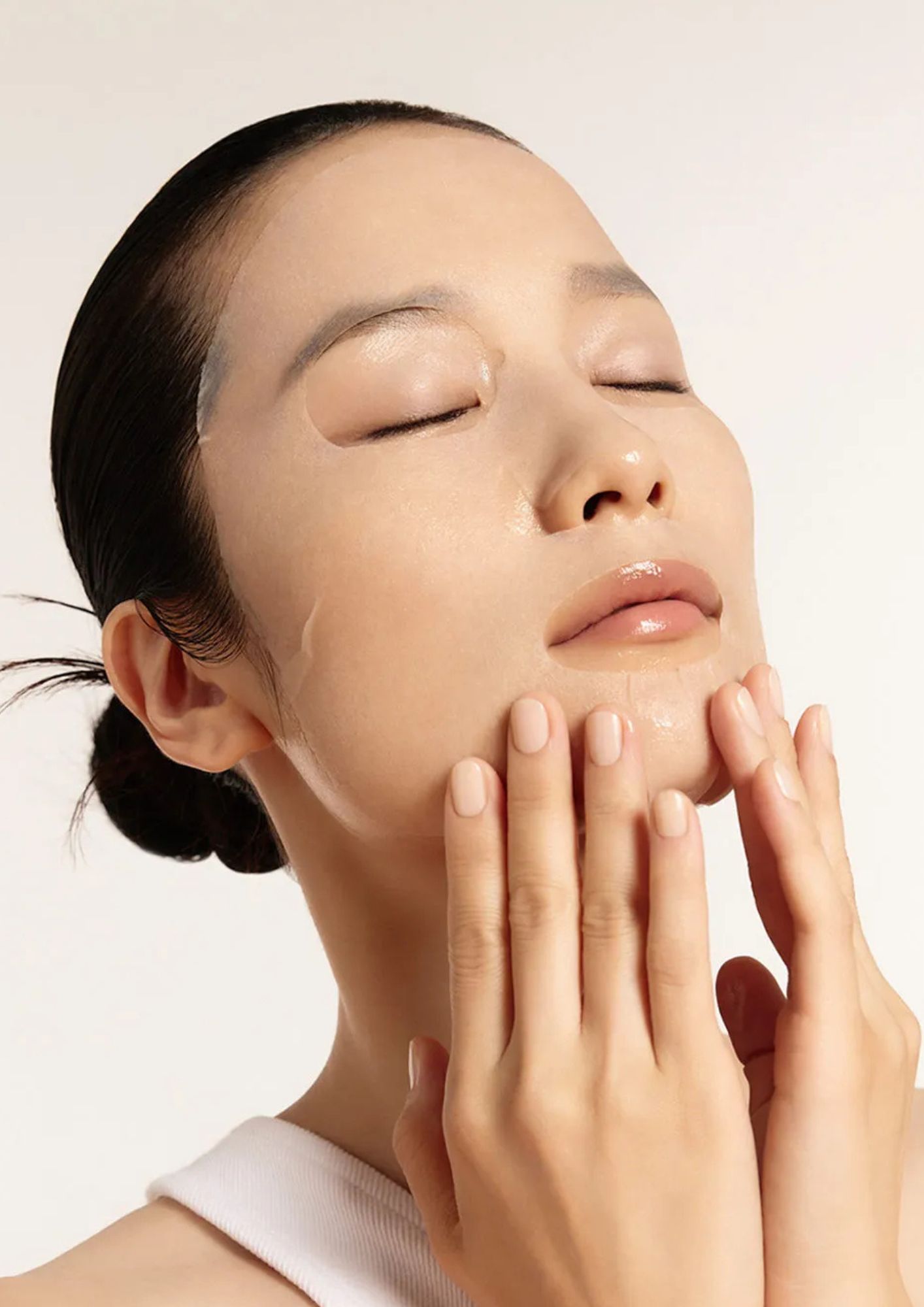 model nanosi korjesku kolagen gel masku na lice