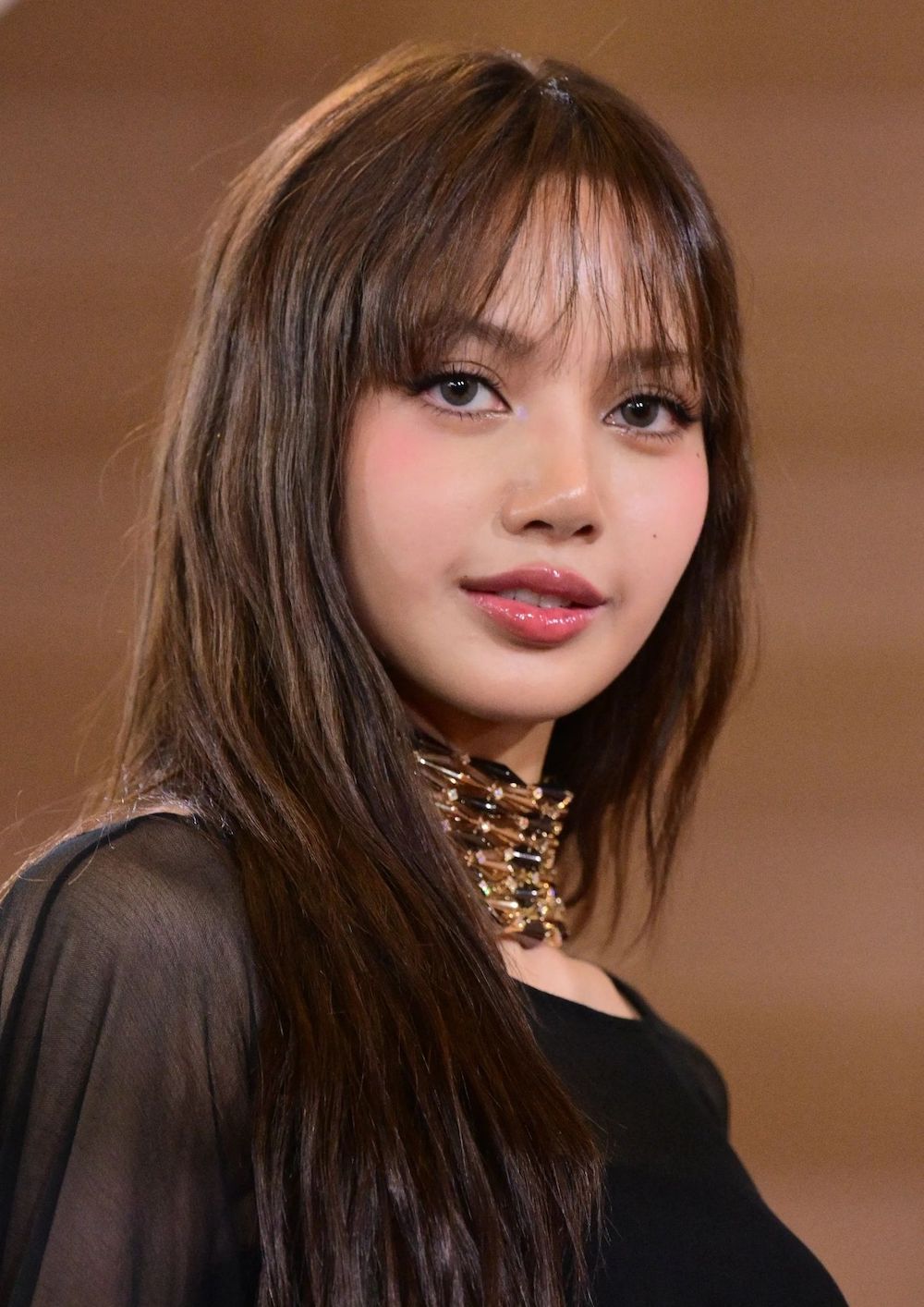 La Lisa na crvenom tepihu s glass skin podlogom